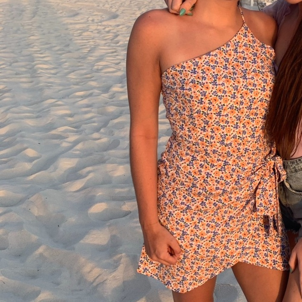 One shoulder dress